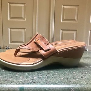 Hush Puppies leather sandals. 9.5